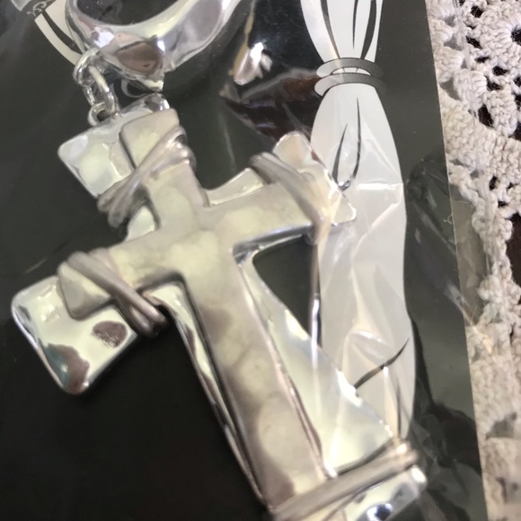 Cross Scarf Accent - Picture 2 of 3